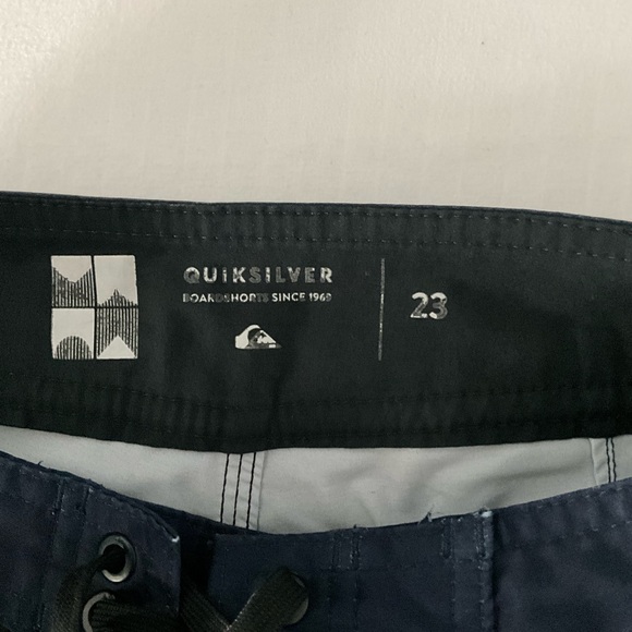 BOY’S QUICKSILVER BOARD SHORTS - Picture 4 of 4